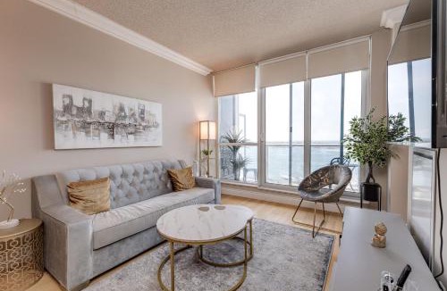 Central Waterfront Apartment | Waterfront Queens Quay West