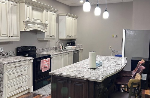 Buckhorn Cottage | Waterfront spacious cottage flat with scenic view in Buckhorn Lake