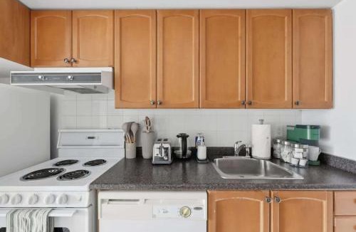 Fort York Apartment | Waterfront Studio at Fort York Walk to the Lake