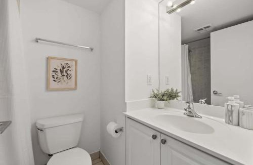 Fort York Apartment | Waterfront Studio at Fort York Walk to the Lake