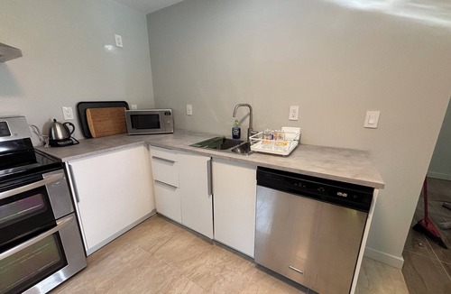 Sooke House | Waterfront Suite with Private Beach