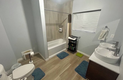 Walkerville House | Waterfront Views! Steps to Caesars & Downtown