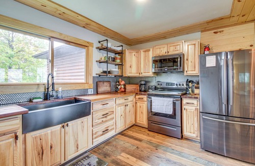 South Harbor Cabin | Waterfront Wahkon Cabin w/Gas Grill & Fire Pit!
