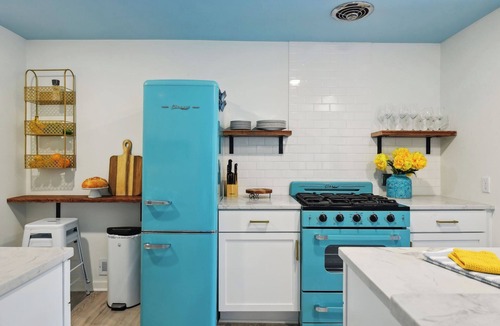 Wayzata House | Wayzata Colorful Home w/Office!