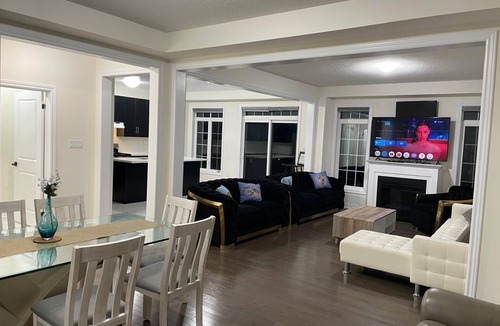 Brampton House | Welcome Home Away from Home ~6 Bed 3.5 Bath ~ Open Concept Kitchen-Living-Dining