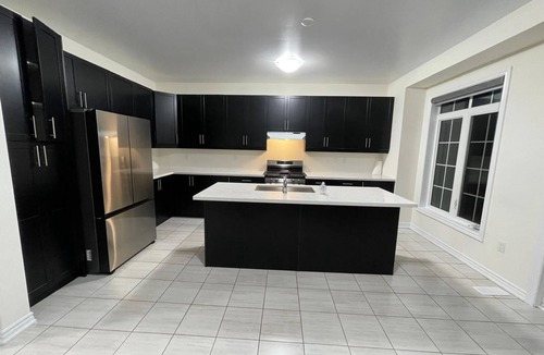 Brampton House | Welcome Home Away from Home ~6 Bed 3.5 Bath ~ Open Concept Kitchen-Living-Dining