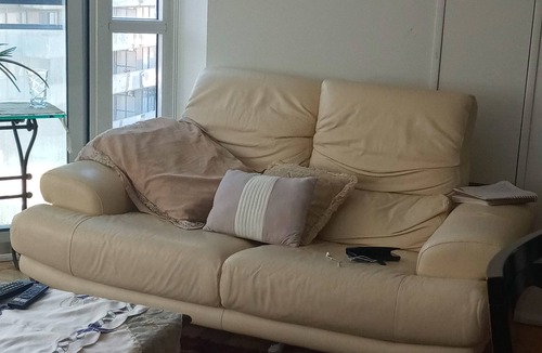 Bay Cloverhill Apartment | WELCOME TO LA RELAXATION n1 Room with a Queen size bed, desk & chair mini fridge