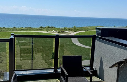 Clarington House | Welcome to lake breeze water view.nWake up to breathe taking lake view.
