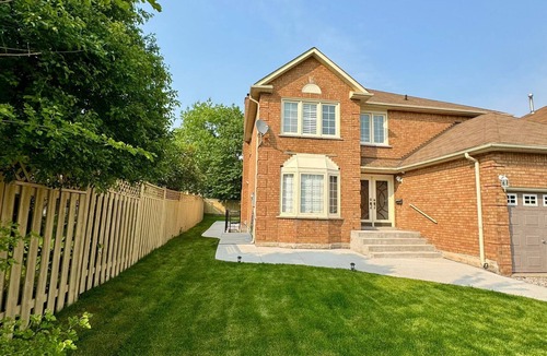 Brampton Apartment | Welcome to our beautifully renovated 2BR Basement | Minutes from YYZ