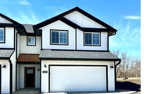 Mankato House | Welcome to Serenity - Spacious 4-bedroom townhome in Mankato minutes from MSU