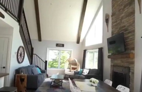 Horton House | Welcome to the Hawk's Nest - 4 Season Cottage