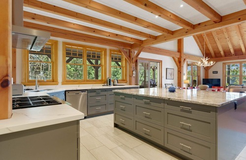 Utterson House | Welcome to Waters Edge A Beautiful Family Escape