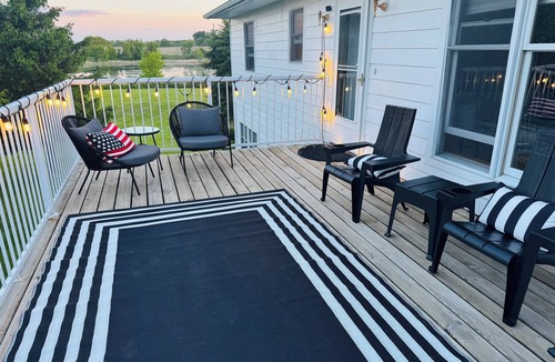 Farwell House | Welcoming 4-bedroom lake house ON THE GOLF COURSE with WiFi in Alexandria