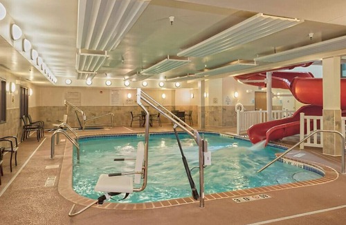 Chanhassen House | Well-Equipped Sanctuary for Your Staycation! Gym