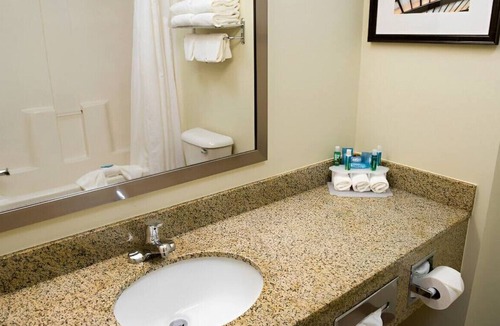 Chanhassen House | Well-Equipped Sanctuary for Your Staycation! Gym