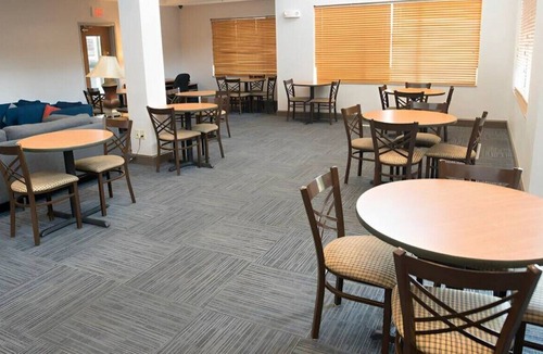 Chanhassen House | Well-Equipped Sanctuary for Your Staycation! Gym