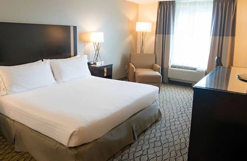 Chanhassen House | Well-Equipped Sanctuary for Your Staycation! Gym