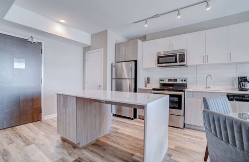 Wellington Village Apartment | Wellington 1B with DEN