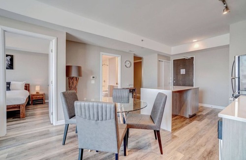 Wellington Village Apartment | Wellington 1B with DEN