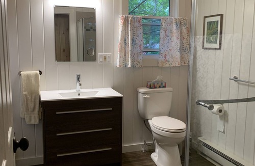 Whitney Cottage | West-facing Hay Lake cottage with access to Algonquin Park