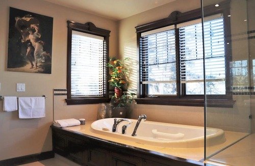 Kensington House | Westmount River Inn