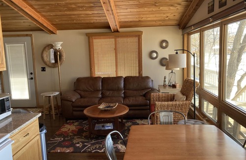 South Haven Cabin | Whispering Oaks on West Lake Sylvia