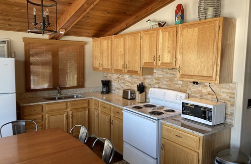 South Haven Cabin | Whispering Oaks on West Lake Sylvia