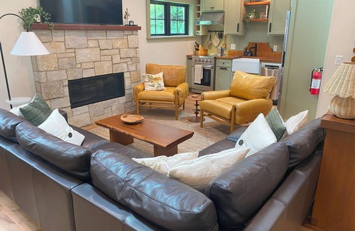Stillwater Apartment | Whispering Walnut : Cozy, Newly Built Loft steps from Downtown Stillwater