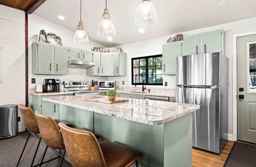 Sturgeon Lake Cabin | WhisperingPines on Sand Lake! SAUNA-GOLF-Fish-SWIM- Outdoor Pizza Oven