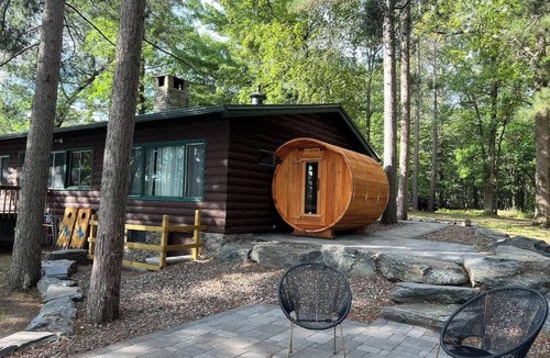 Sturgeon Lake Cabin | WhisperingPines on Sand Lake! SAUNA-GOLF-Fish-SWIM- Outdoor Pizza Oven