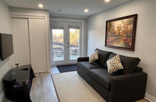 Whitby House | Whitby Hideout - 3BR, 5BD, 3WR, Pool Table, Sauna