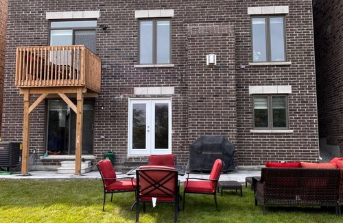 Whitby Apartment | Whitby Hideout - 3BR 5BD 3WR Pool Table Sauna close to Thermea SPA
