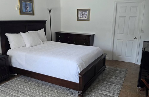 Algoma District Hotel | White Fang Motel