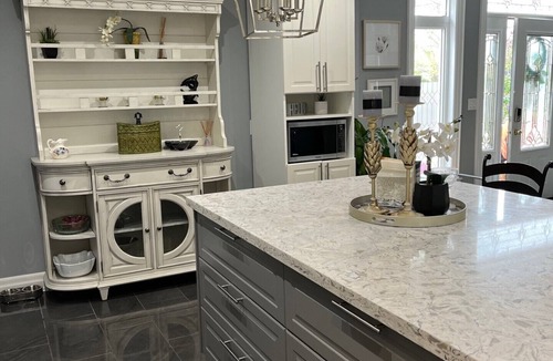 St. Catharines House | Why stay anywhere else!