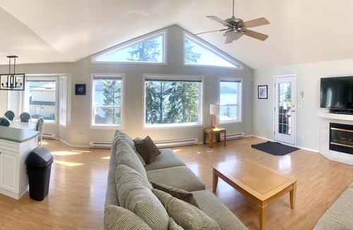 Celista House | "WILD SIDE" Duplex - Semi-Waterfront - Shuswap Lake