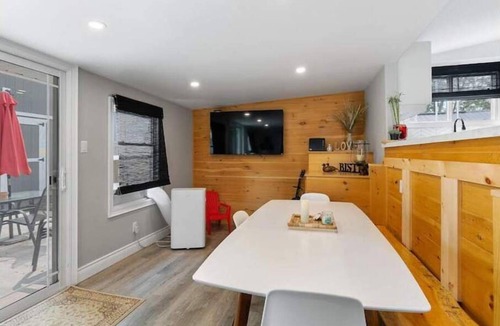 Selkirk Cottage | Willow by the Lake