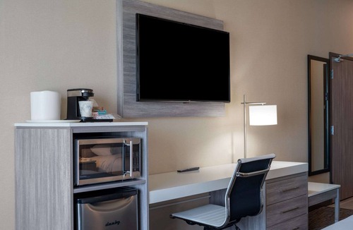 Ottawa Division Hotel | Wingate by Wyndham Kanata West Ottawa