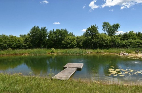 Mulmur House | Winter ski/summer tennis & 2 ponds on 30 wooded acres, 7 km S of Creemore.