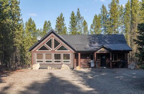 Valemount House | Wolf Den