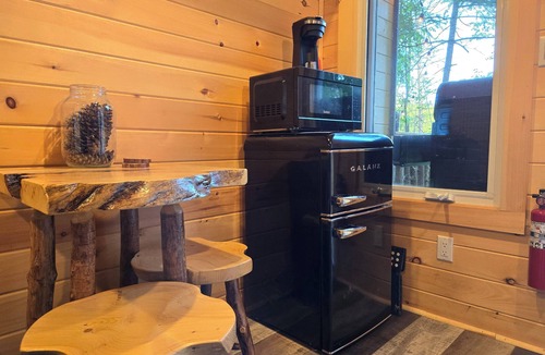 Golden Lake Cabin | Wood Duck Cabin, Hike in or 4x4 vehicle, 120 m