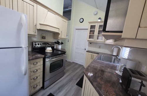 Tiny Cottage | Woodland Beach Tiny/Wasaga Cottage 2 min to the beach