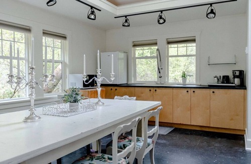 Queenswood Cabin | Woodlands Studio Hidden Gem