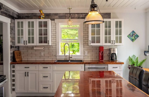 Bamfield Cabin | Woods End Landing