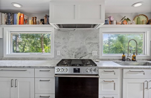 White Bear Lake House | Woodsy Retreat: Chef's Kitchen, Dance Room & Gym