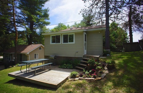North Frontenac Ski Chalet | Woodview Cottage - Myers Cave Resort