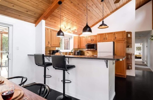 Rideau Lakes Ski Chalet | Xanadu - Zen waterfront retreat on Upper Rideau