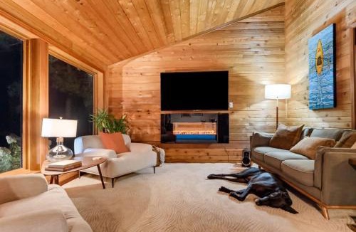 Rideau Lakes Ski Chalet | Xanadu - Zen waterfront retreat on Upper Rideau