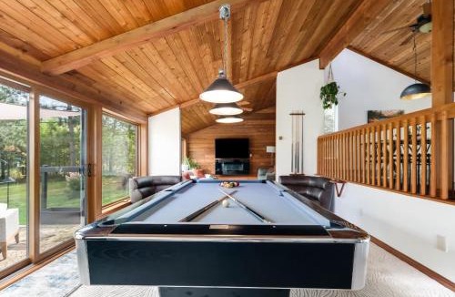 Rideau Lakes Ski Chalet | Xanadu - Zen waterfront retreat on Upper Rideau
