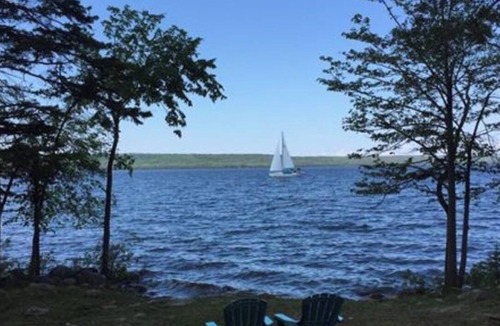 Manitoulin District Cottage | Year-Round Kagawong Lakeside Cottage Rental - The Nuthatch STAR 2023-02 license