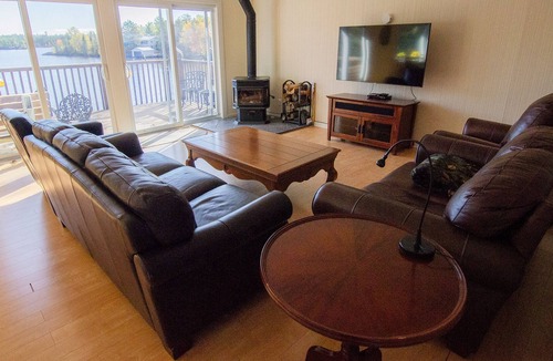 St. Charles House | Year-round vacation for family and friends by the lake Nipissing.